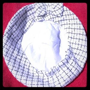 NWOT Janie and Jack black and white beret with bow
